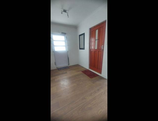 2 BEDROOM PROPERTY TO RENT IN VREDEHOEK